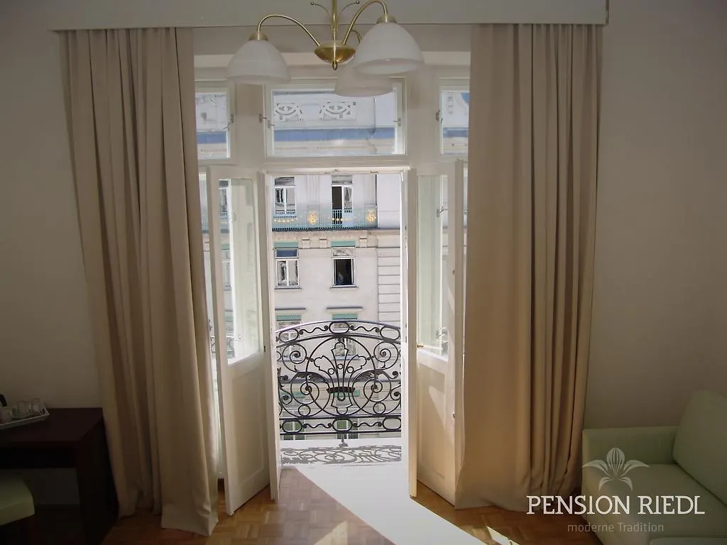Pension Riedl Vienna Hotel