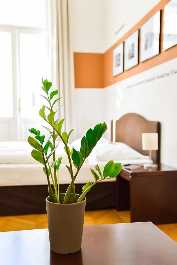 Hotel Pension Riedl Vienna