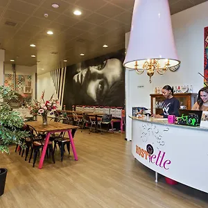 Vandrarhem Hostelle - Women Only 
